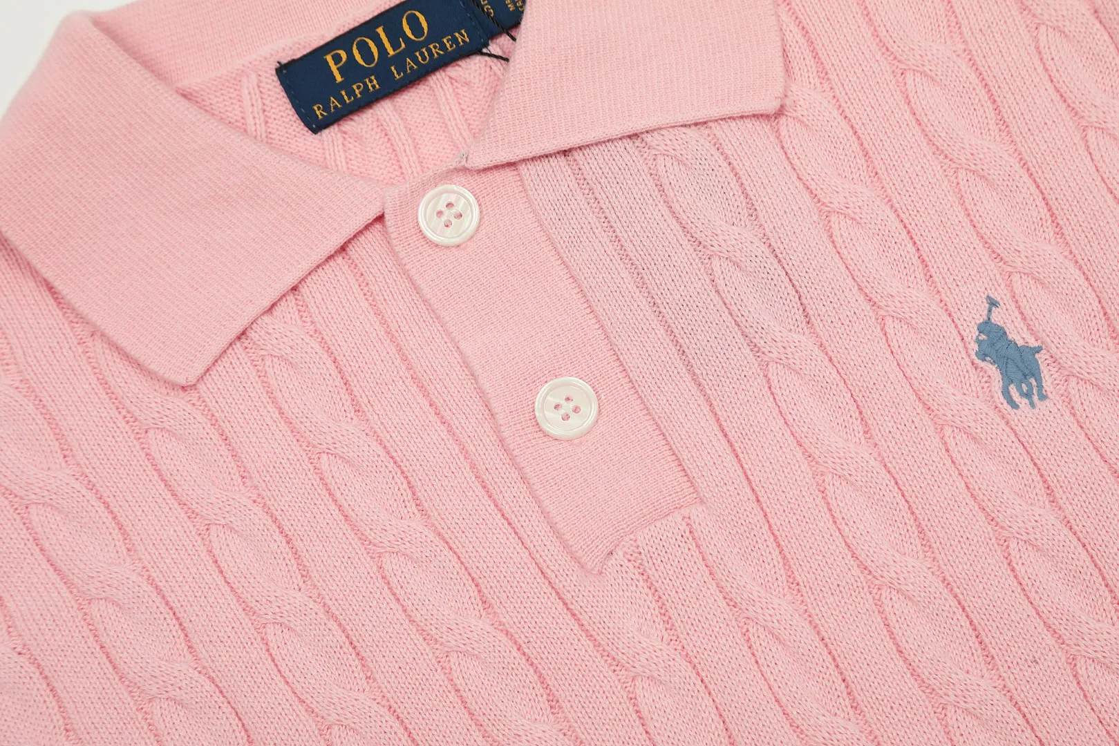 🅿️176 "Top quality" Style number: DS022# (not off the shelves all year round) [Ralph Lauren POLO lapel solid color pony embroidered logo knitted short sleeves] ✅Ralph Lauren Ralph Lauren classic basic versatile all-season cardigan knitted short sleeves ✅Main supplier platform live broadcast Wholesale entities Replenish when out of stock Not off the shelves ✅ZP quality 1:1 version Scan the code to enter the GF website Counter quality ✅Details and quality are the only one in Guangzhou. Imported quality cotton yarn focuses on high-end and cost-effective. Needless to say good quality. ✅The version is restored to the original order. The maximum size can be worn up to 160 pounds. Loose, comfortable and stress-free.